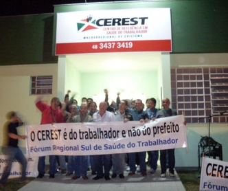 Movimento Sindical  protesta na inauguração do Cerest  
